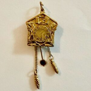 14k yellow Gold Cuckoo Clock Charm Pendant 3 grams vintage